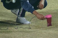 IND vs SL T20: पिच सुखाने के लिए BCCI ने किया हेयर ड्रायर का इस्तेमाल, सोशल मीडिया पर उड़ रहा मजाक; देखें VIDEO