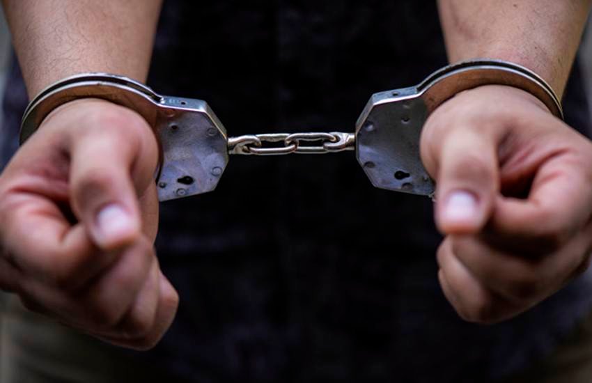 Central Bureau of Investigation, CBI, Arrest, Additional Director General, ADG, Directorate of Revenue Intelligence, DRI, Ludhiana, Middleman, 25 Lakhs, Bribe, Ludhiana, Punjab, Noida, Delhi, National News, Hindi News