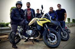 जॉन अब्राहम ने अरशद वारसी को गिफ्ट में दी BMW की बाइक, देती है 20 Kmpl का माइलेज! कीमत 12 लाख रुपये