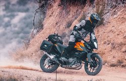 Royal Enfield Himalayan को टक्कर देने आ गई है KTM की 390 Adventure, देखें क्या हैं खास फीचर्स