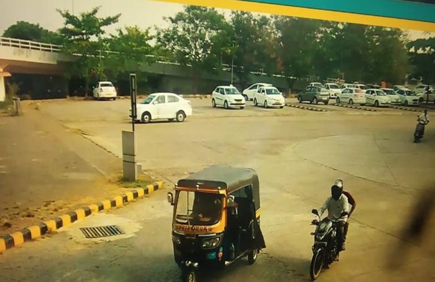 एयरपोर्ट पर बम की अफवाह 