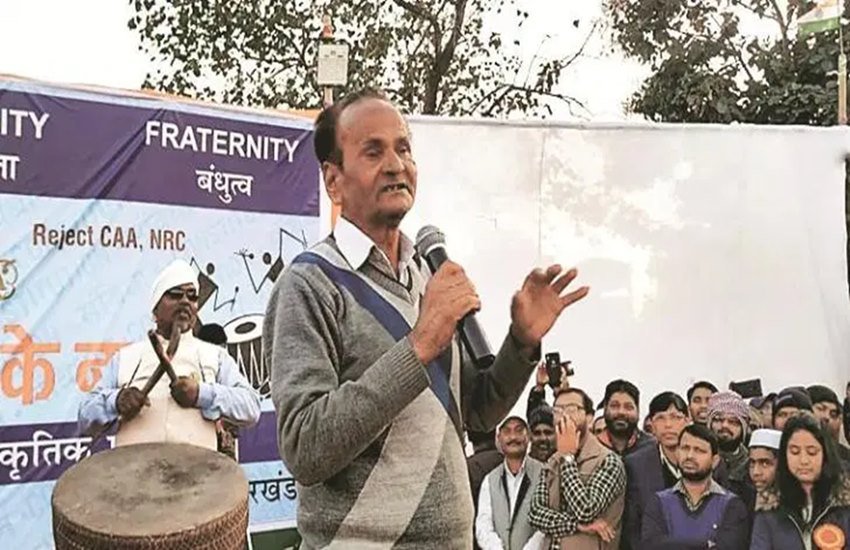 सीएए के खिलाफ प्रदर्शन के दौरान विरोध जताते मधु मंसूरी (फाइल फोटो)