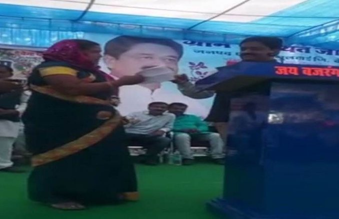 Video: कमल नाथ के मंत्री ने सरेआम डांटकर भगाया तो बिफर गए किसान कांग्रेस नेता, पीड़ित रोते हुए बोला- मैं जान दे दूंगा