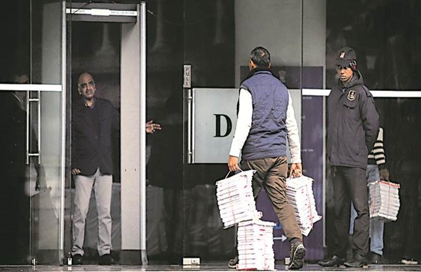 बैठक में एनपीआर की प्रक्रिया को लेकर विस्तृत चर्चा हुई। फोटो क्रेडिट - (Indian Express, Praveen Khanna)