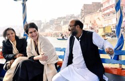 Priyanka Gandhi Birthday: मिशन यूपी पर प्रियंका गांधी, अमेठी-रायबरेली में मनाएंगी जन्मदिन; तस्वीरों में देखें सियासी सफर