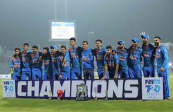 IND vs SL: सीरीज जीत के बाद सेलिब्रेशन पिक में नजर नहीं आए संजू सैमसन, बड़ी वजह आई सामने