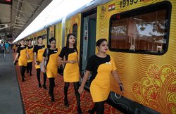 Indian Railways की Tejas Express में मिलता है खास बीमा! बीच सफर घर पर हुई चोरी तब मिलेगा क्लेम, ट्रेन लेट पर भी होगा लागू