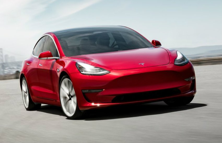 Tesla Model 3 दुनिया की सबसे मशहूर इलेक्ट्रिक कारों में से एक है। 