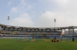 India vs Australia 1st ODI, Mumbai Weather Forecast Update: वानखेड़े के आसमान पर छाए रहेंगे बादल, जानिए मैच के दौरान कैसा रहेगा मौसम
