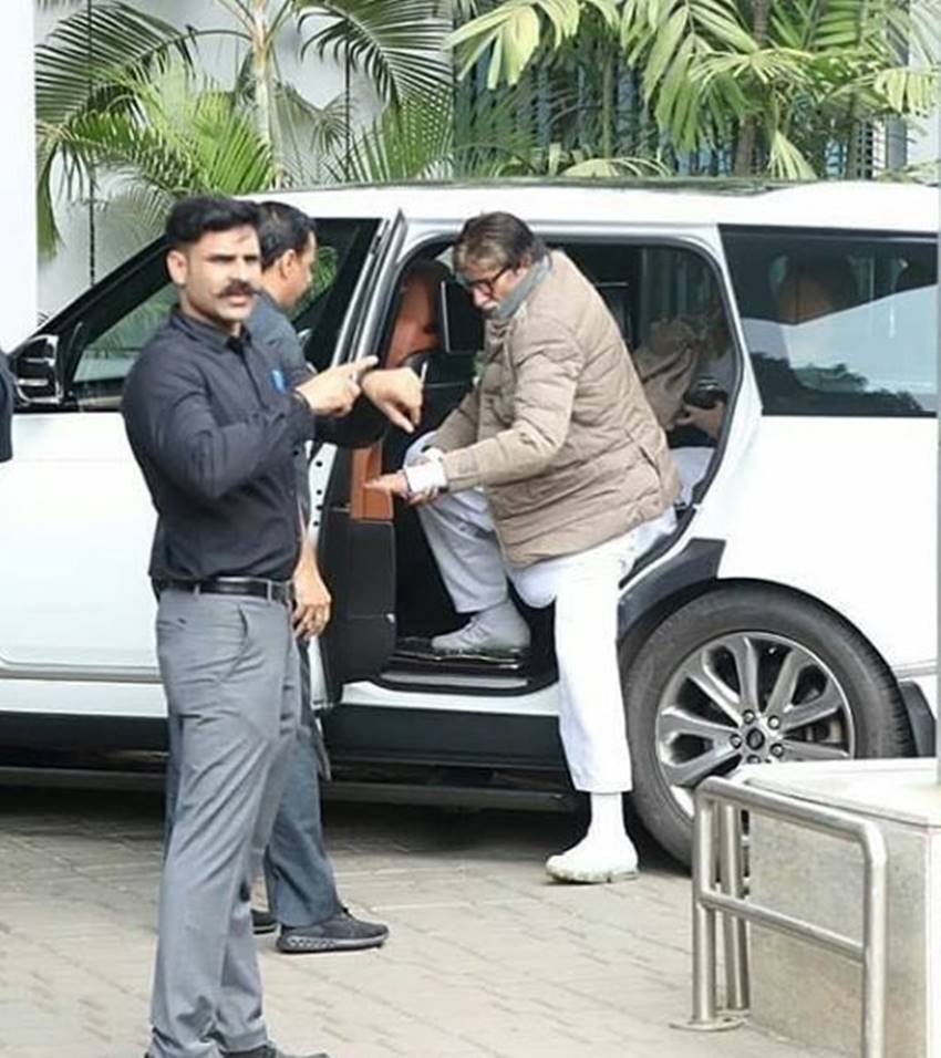 रितु नंदा के अंतिम दर्शनों के लिये बॉलीवुड के महानायक और रितु के समधी अमिताभ बच्चन भी पहुंचे। अमिताभ की बेटी श्वेता बच्चन ने निखिल नंदा से शादी की है।