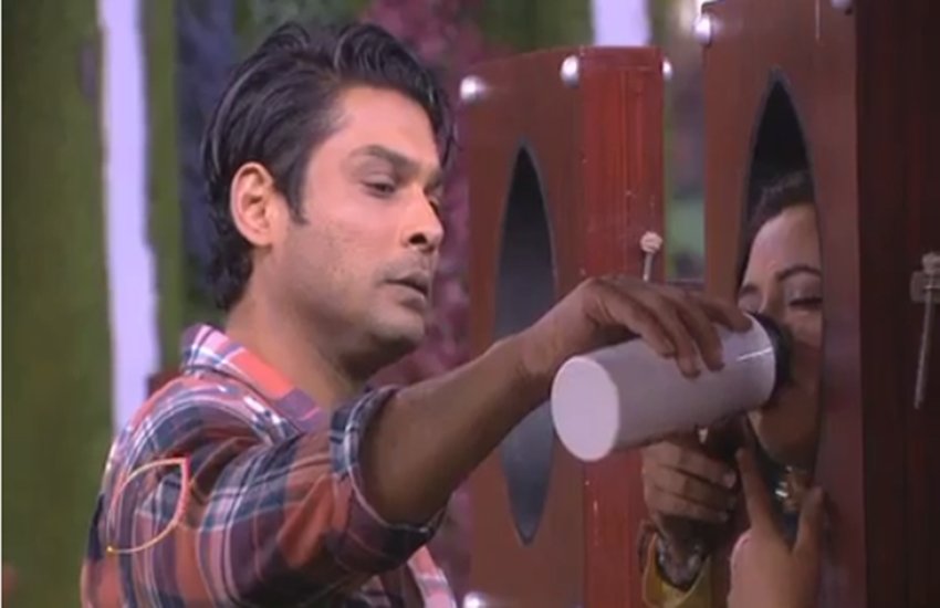 Bigg Boss 13: सिद्धार्थ शुक्ला ने लगाया रश्मि देसाई को गले