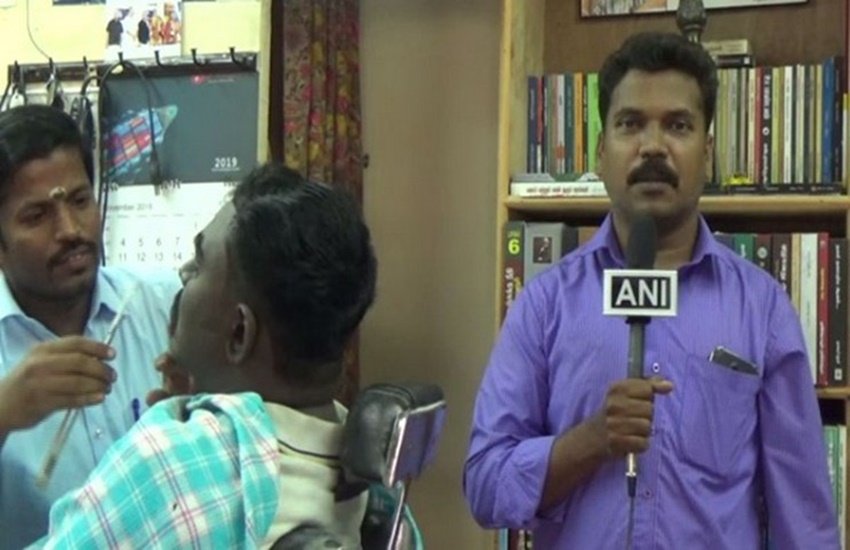 तमिलनाडु के तुतीकोरिन में पोन मरियप्पन के सैलून में बनी लाइब्रेरी (फोटो सोर्स- एएनआई)