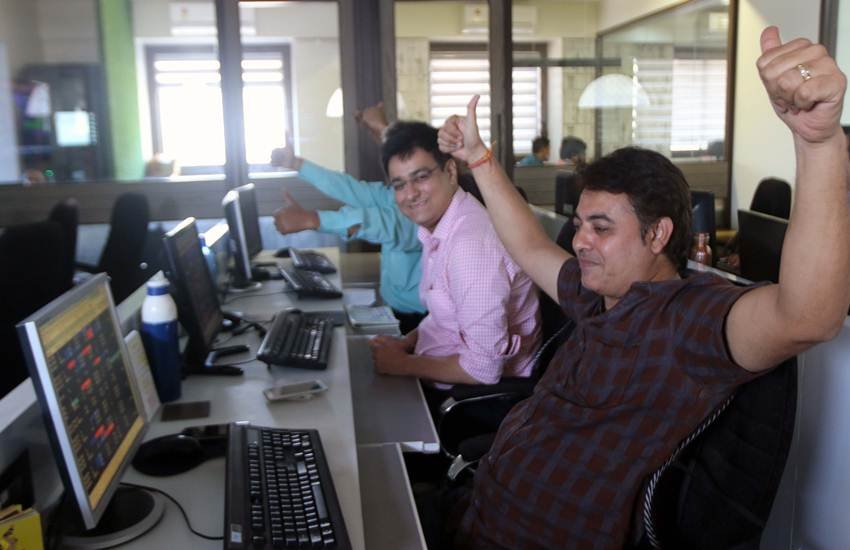 बाजार में उछाल! Sensex पहली बार 42,000 के पार, Nifti भी 12,375.65 पर, US-चीन ट्रेड डील के बाद रौनक बाजार में उछाल! Sensex पहली बार 42,000 के पार, Nifti भी 12,375.65 पर, US-चीन ट्रेड डील के बाद रौनक