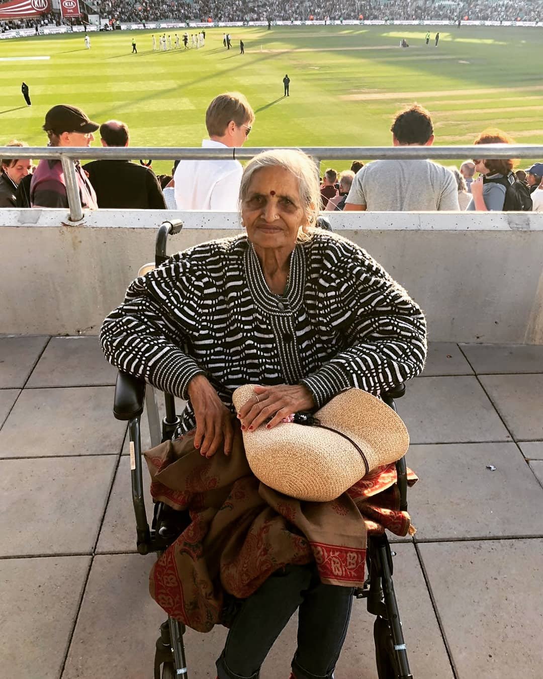 Supawoman charulata, dadi charulata, charulata patel passes away, charulata patel, team india fan, indian cricket fan charulata patel, charulata patel dead, charulata patel death, virat kohli, rohit sharma, india vs australia, ind vs aus, icc world cup, icc world cup 2019, cricket, cricket news, cricket samachar, cricket news in hindi, hindi cricket news,चारुलता पटेल, कौन थीं चारुलता पटेल, चारुलता पटेल का निधन, भारतीय क्रिकेट टीम, इंडियन क्रिकेट टीम, भारत बनाम ऑस्ट्रेलिया, आईसीसी वर्ल्ड कप, आईसीसी विश्व कप 2019, भारतीय क्रिकेट फैन चारुलता पटेल, विराट कोहली, विराट कोहली और चारुलता पटेल, रोहित शर्मा, क्रिकेट फैन, क्रिकेट, क्रिकेट न्यूज, क्रिकेट समाचार, क्रिकेट न्यूज हिंदी में, हिंदी क्रिकेट न्यूज,Hindi News, News in Hindi