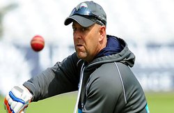 हैकिंग के बाद Twitter से हटे ऑस्ट्रेलिया के पूर्व क्रिकेट कोच डेरेन लीमैन