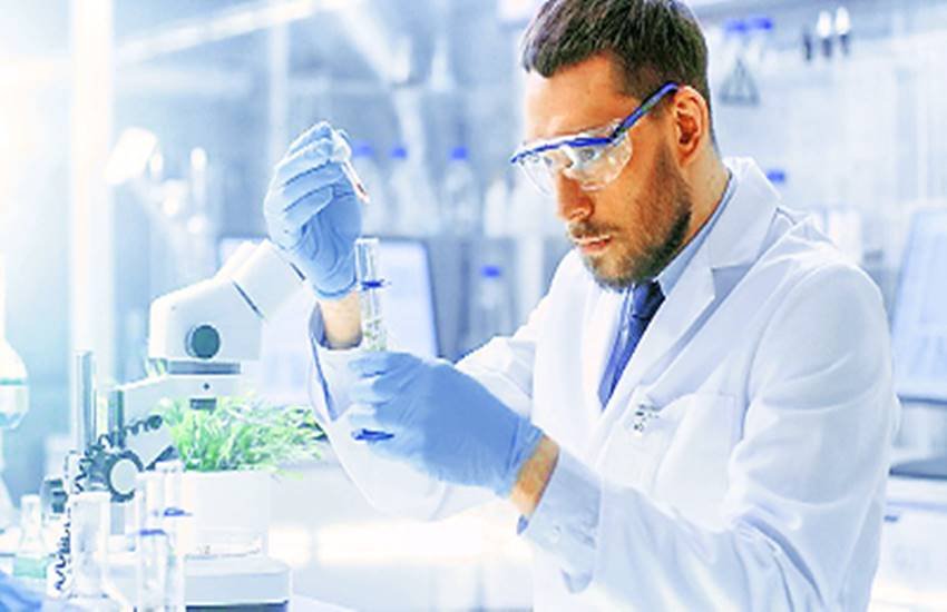 इस क्षेत्र में पेशेवरों की मांग लगातार बढ़ रही है।