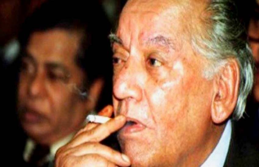 फ़ैज़ की नज्म ‘हम देखेंगे’ गाई गई और यह नज्म अचानक ‘खतरनाक’ हो उठी!