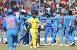 IND vs AUS: रन आउट होने के बाद एरोन फिंच ने स्टीव स्मिथ पर उतारा गुस्सा, देखें वीडियो