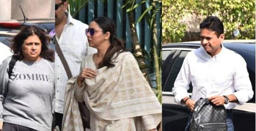 बॉलीवुड के किंग शाहरुख खान की पत्नि गौरी खान रितू नंदा के दिल्ली स्थित आवास पर उनके दर्शनों के लिये पहुंची।