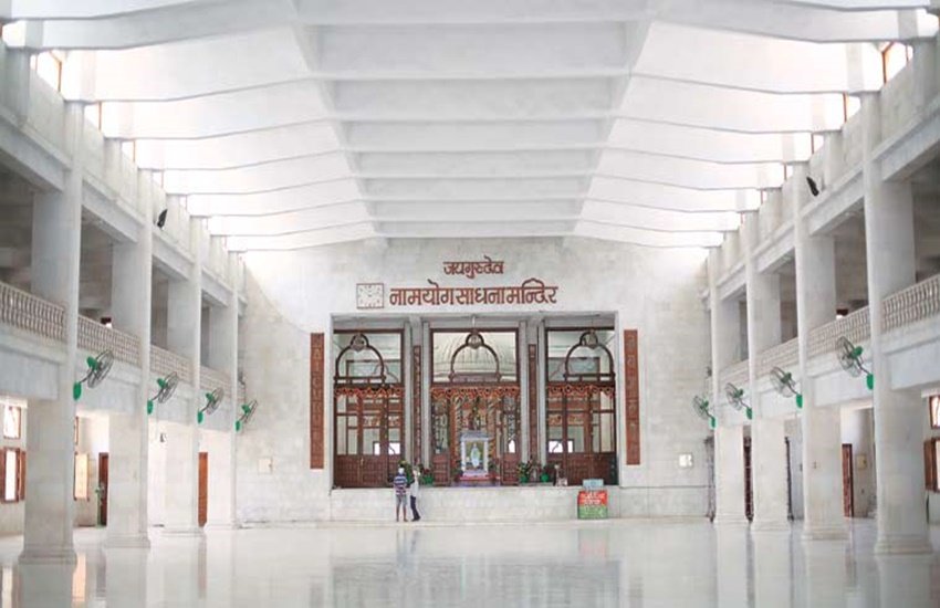 मथुरा में स्थित जयगुरुदेव का आश्रम काफी मशहूर है। 
फोटो क्रेडिट - Oinam Anand, Indian Express