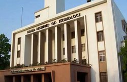 फैज की कविता पर बवाल! IIT Kanpur की कमेटी करेगी जांच, हिंदू विरोधी तो नहीं नज्म?