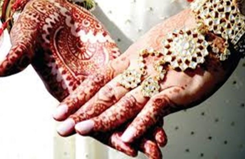 इमाम को उनकी पत्नी की असलियत उनके पड़ोसी ने बताई। प्रतीकात्म्क तस्वीर। इमाम को उनकी पत्नी की असलियत उनके पड़ोसी ने बताई। प्रतीकात्म्क तस्वीर।