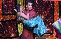 उदित नारायण के बेटे से हो सकती है नेहा कक्कड़ की शादी! Indian Idol 11 के सेट पर मनाने पहुंचे आदित्य के मां-बाप