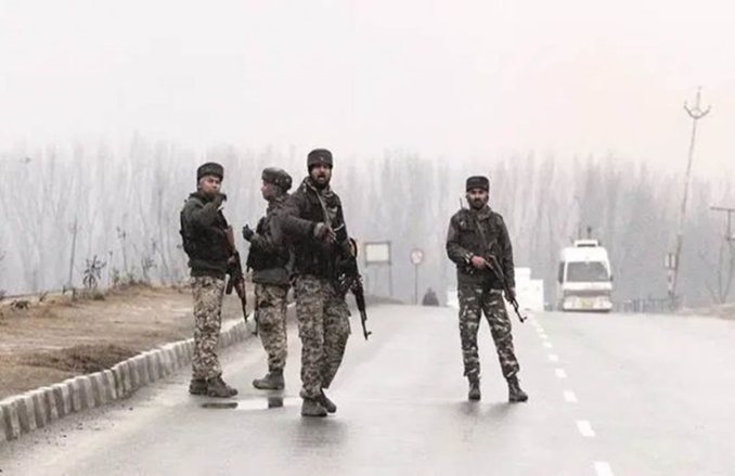 जम्मू और कश्मीर: हिजबुल के 2 आतंकियों के साथ पुलिस DSP अरेस्ट, लश्कर-जैश से जुड़े हैं तार