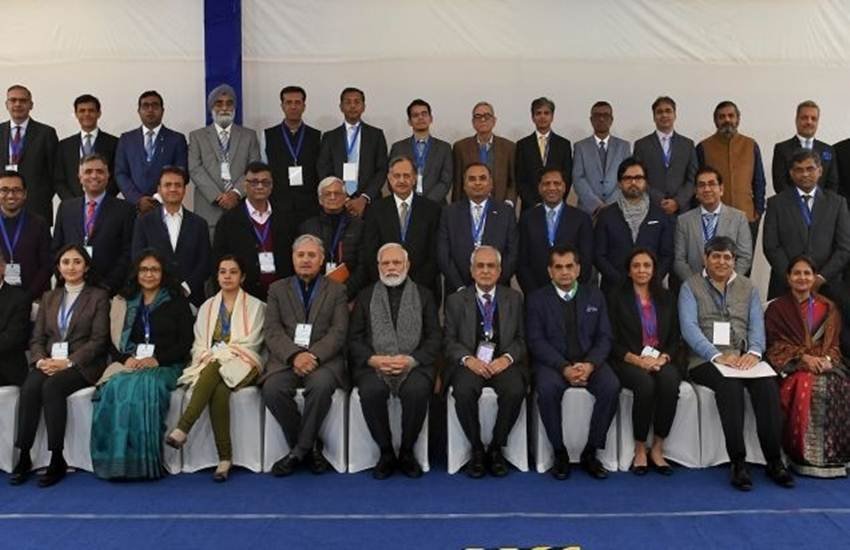 अर्थशास्त्रियों के साथ पीएम मोदी। फोटो: Narendra Modi/Twitter