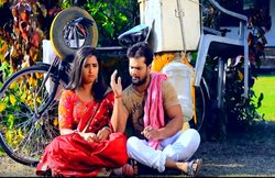 Bhojpuri Gana: कबाड़ी वाला बन काजल राघवानी से मिलने पहुंचे Khesari Lal, देखें मजेदार भोजपुरी गाने का वीडियो