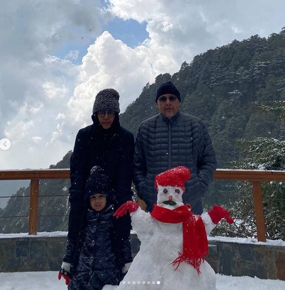 Ms dhoni, sakshi singh dhoni photos, ms dhoni vacation photos, ms dhoni mussoorie vacation, ms dhoni snowman, ziva dhoni photos, ms dhoni guitar, ms dhoni dogs photos, ms dhoni snow video