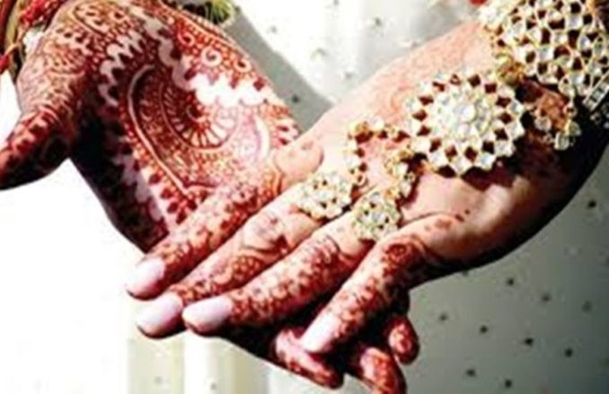 गुजरात: फेरों से पहले दूल्हे के 48 साल के पिता और दुल्हन की 46 साल की मां के बीच हुआ प्यार, कपल फरार