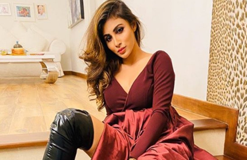 Mouni Roy, Mouni Roy earning, Mouni Roy fee, Mouni Roy Videos, TV show Devon Ke Dev, Naagin, Mouni Roy Naagin, Naagin Mouni Roy Movie Clips, मौनी रॉय विडियोज ,