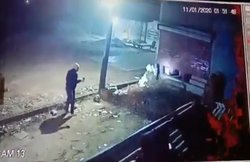 VIDEO: डकैतों को पकड़ने गई UP पुलिस उल्टे पैर लौटी, दरोगा की पिस्टल दे गई दगा; फायरिंग कर भाग गए बदमाश