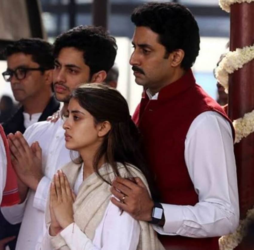 अभिषेक बच्चन की भांजी और श्वेता बच्चन की बेटी नव्या नवेली नंदा अपनी दादी के निधन पर काफी गमगीन दिखाई दीं।