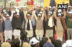 नीतीश के नाम एक और रिकॉर्ड, बनवाई 16 हजार किमी लंबी मानव श्रृंखला, 18 चॉपर से रिकॉर्ड हो रहा था वीडियो