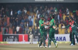 PAK vs BAN, 2nd T20: 9 साल बाद बांग्लादेश से टी-20 सीरीज जीती पाकिस्तान, जीत में चमके बाबर और हफीज