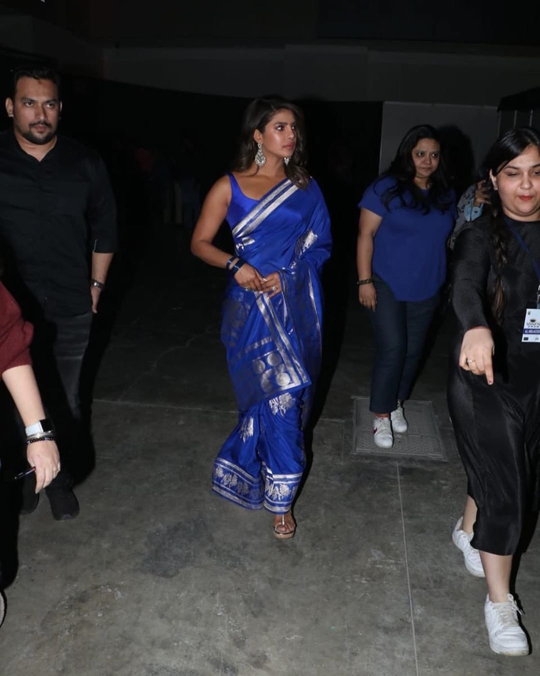 यकीनन प्रियंका भारतीय वेषभूषा में काफी अट्रैक्टिव लग रही हैं।