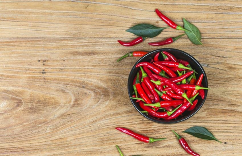 Health Tips, Health Tips in Hindi, Expert Comment for Healthy Lifestyle, Red Chillies, Benefits of Red Chillies, red chillies benefits, harmful effects of red chilli powder, disadvantages of eating chillies, benefits of chili on skin, Benefits of Red Chillies in Hindi, Red Chillies in stopping Heart Attack, How to Stop Heart Attack