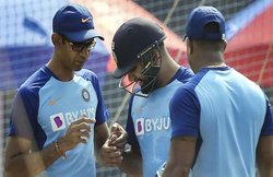 Ind vs Aus ODI: मैच से पहले भारत को बड़ा झटका, प्रैक्टिस के दौरान रोहित शर्मा चोटिल