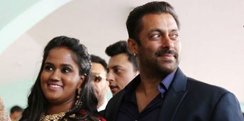 सलमान की पहले भी अपने भांजे और अर्पिता खान के बेटे आहिल के साथ तस्वीरें वायरल होती रही हैं। सलमान आहिल के जन्म के बाद से अपने जन्म दिन पर हर बार उनके हाथ से ही केक कटवाते हैं।