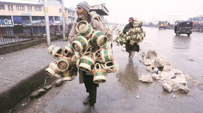 2011 जनगणना के मुताबिक जम्मू-कश्मीर में मुसलमान 68 प्रतिशत हैं जबकि हिंदुओं की संख्या 28 प्रतिशत है। साल 2019 में जम्मू कश्मीर को केंद्र शासित प्रदेश बना दिया गया है। (Photo: Indian Express)