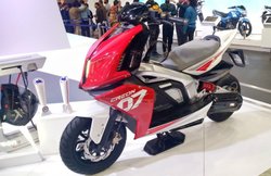 Tvs Creon : कंपनी ला रही है नया इलेक्ट्रिक स्कूटर Bajaj Chetak को देगा टक्कर! सिंगल चार्ज में चलेगा 80km, जानें क्या होंगे खास फीचर्स