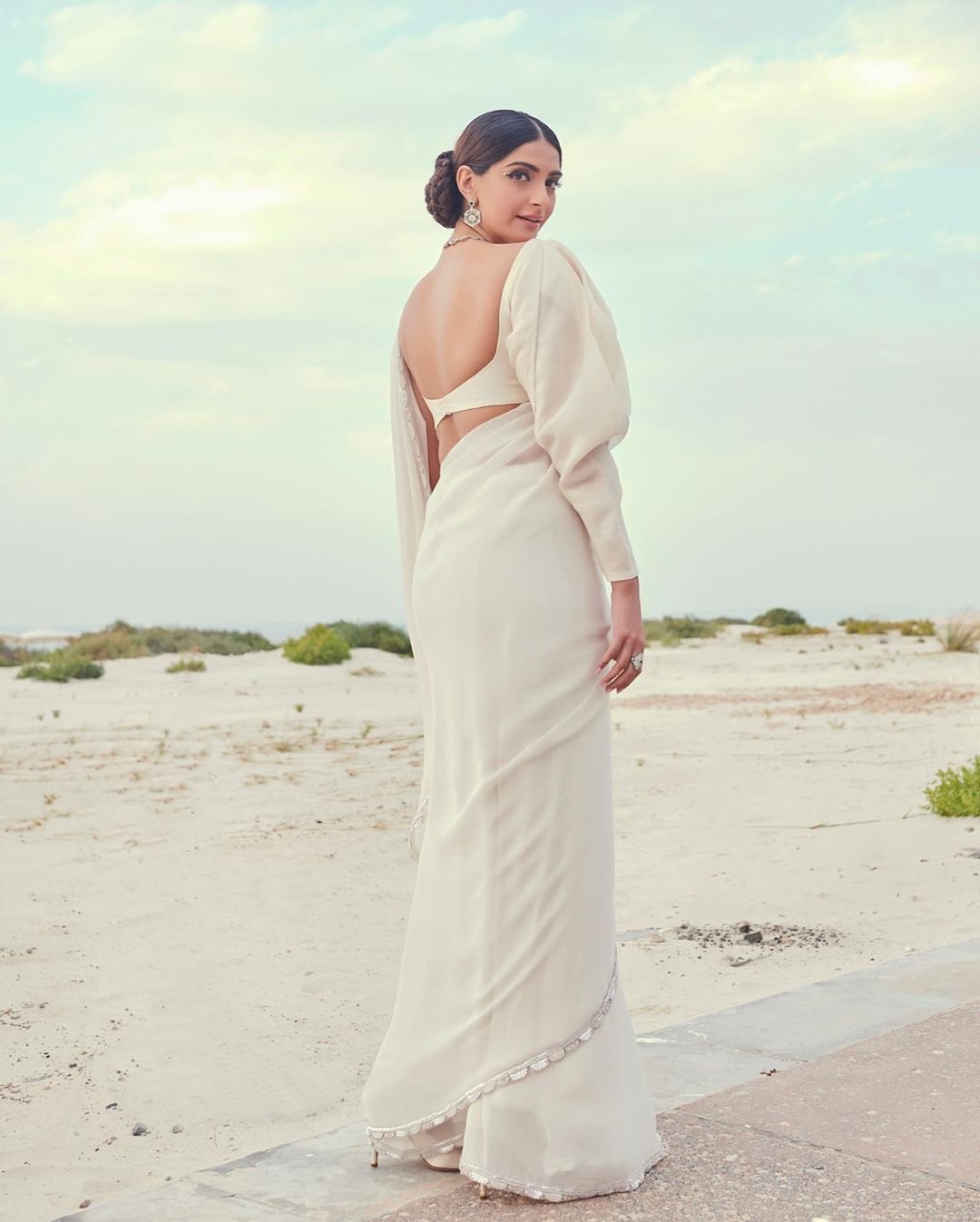 Sonam kapoorm Sonam kapoor ans troll, sonam kapoor trolls, Anil kapoor, sonam kapoor photos, Sonam kapoor hot pics, malang, anil kapoor, sonam kapoor, disha patani, aditya roy kapur, sonam kapoor anand ahuja, sonam kapoor age, malang review, entertainment news
