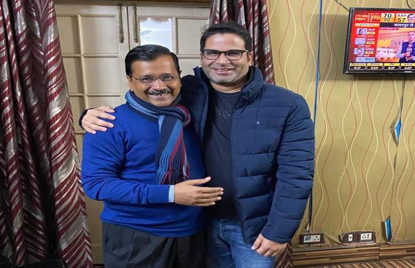 दिल्ली के मुख्यमंत्री अरविंद केजरीवाल और प्रशांत किशोर। (jansatta/facebook) 