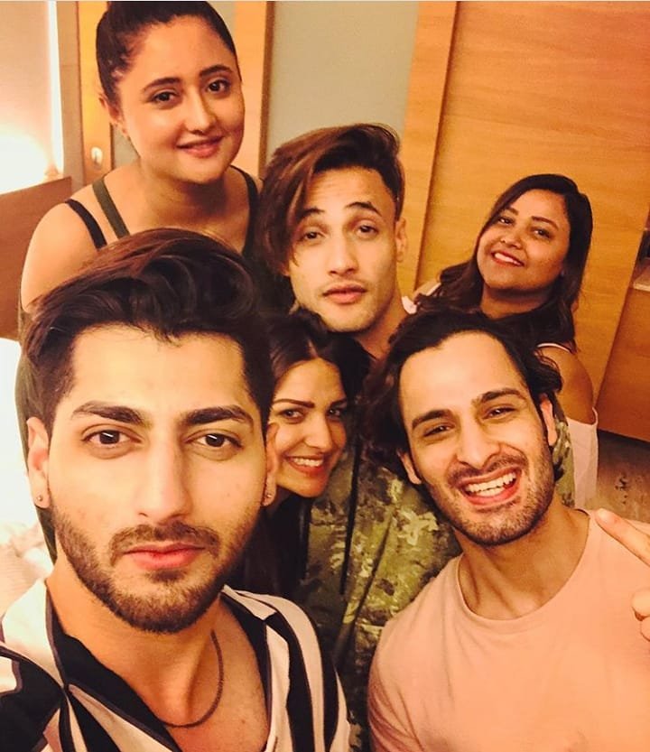 Asim Riaz, Asim Riaz -himanhsi khurana, Asim riaz age, himanshi khurana age, himanshi khurana boyfriend, bigg boss 13, asim riaz, rashmi desai, garmi song, twerk, himanshi khurrana