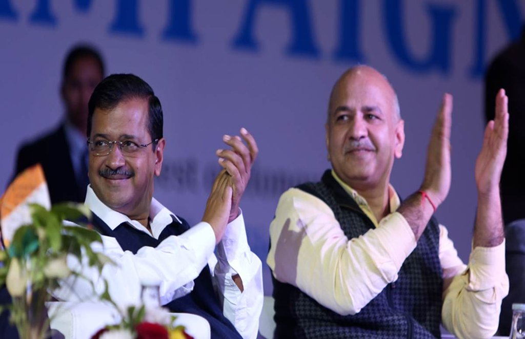 आम आदमी पार्टी की जीत का जश्न मनाते समर्थक। (REUTERS)