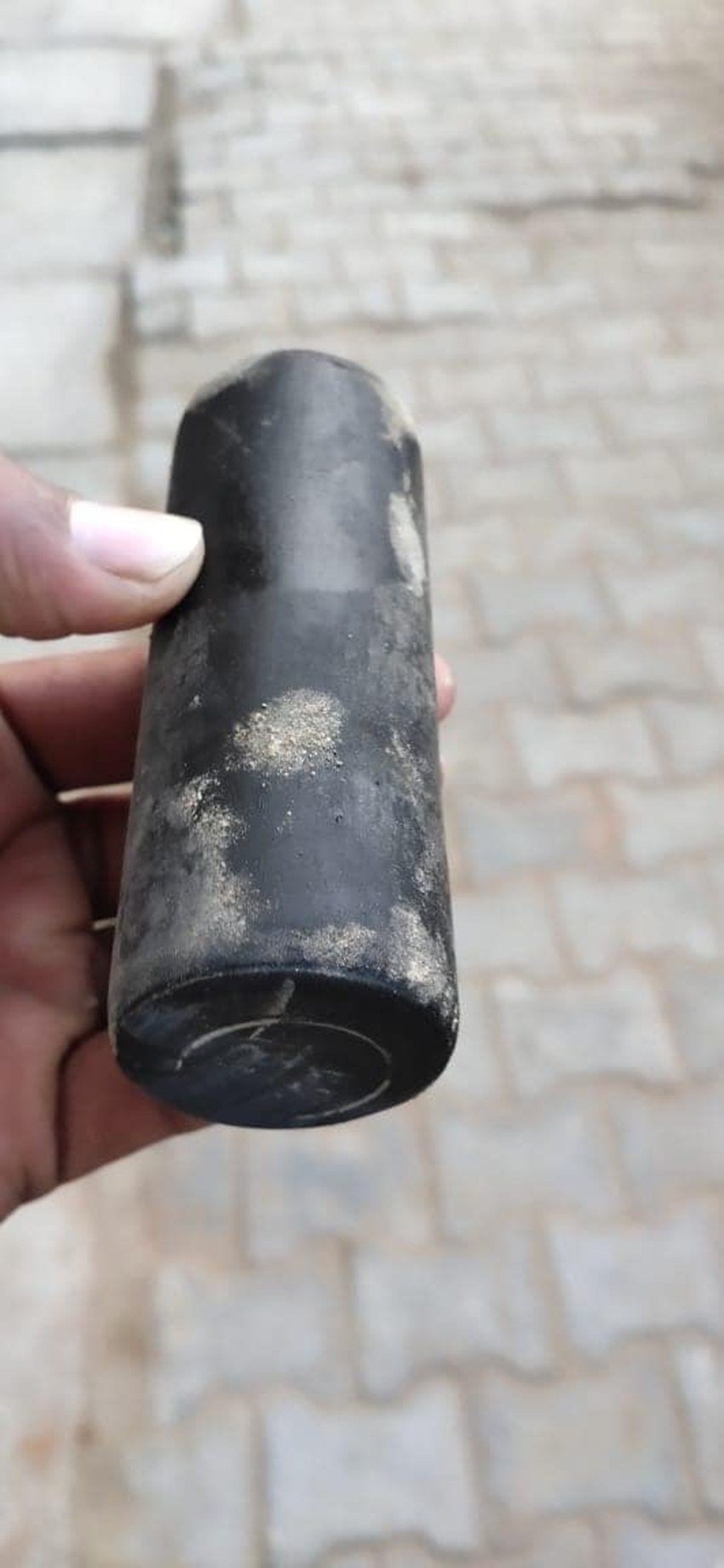 पुलिस ने लाठी चार्ज से इनकार करते हुए सिर्फ आंसू गैस के गोले छोड़ने की बात स्वीकार की है।