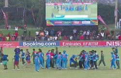 U19 WC Final: खिताब जीतने के बाद भारतीय खिलाड़ियों से मैदान पर ही भिड़ गए बांग्लादेशी प्लेयर्स, VIDEO हुआ वायरल