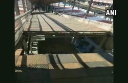 भोपाल रेलवे स्टेशन पर बड़ा हादसा, फुटओवर ब्रिज शेड गिरा, 9 घायल